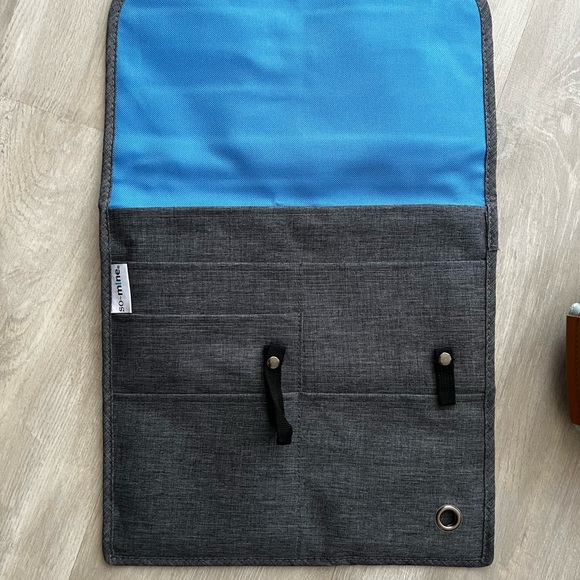 Tripped electronics bag. - Picture 8 of 10